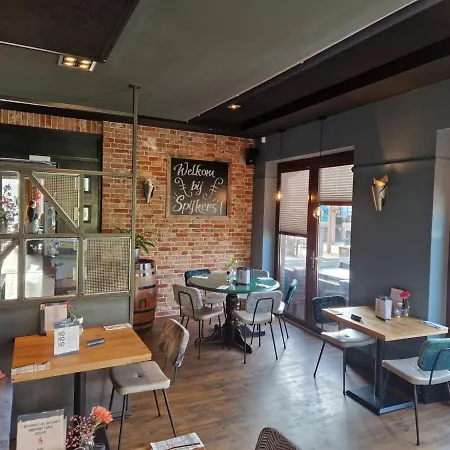 劳乌安娜德卡德酒店 艾默伊登