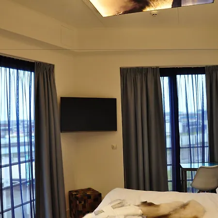 Hotel Rauw Aan De Kade