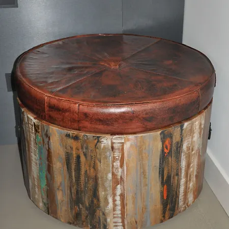 劳乌安娜德卡德酒店 酒店 艾默伊登