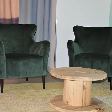 劳乌安娜德卡德酒店 酒店 3*