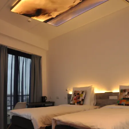 劳乌安娜德卡德酒店 艾默伊登