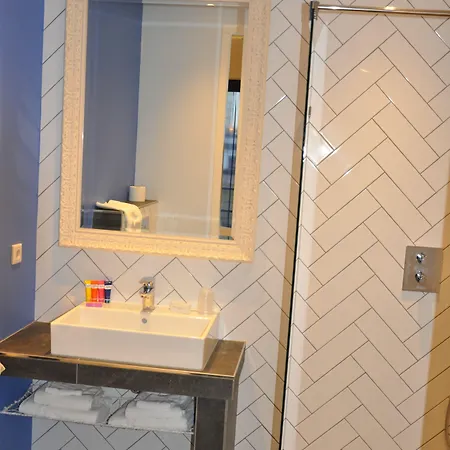 劳乌安娜德卡德酒店 3* 艾默伊登