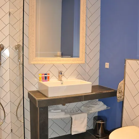 劳乌安娜德卡德酒店 艾默伊登