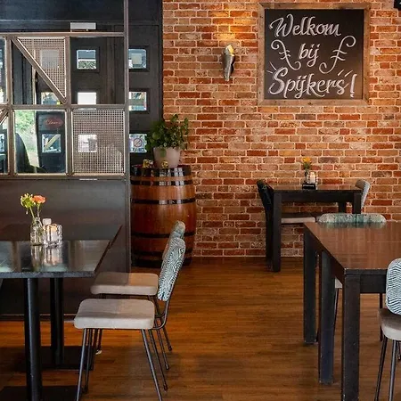 劳乌安娜德卡德酒店 3*