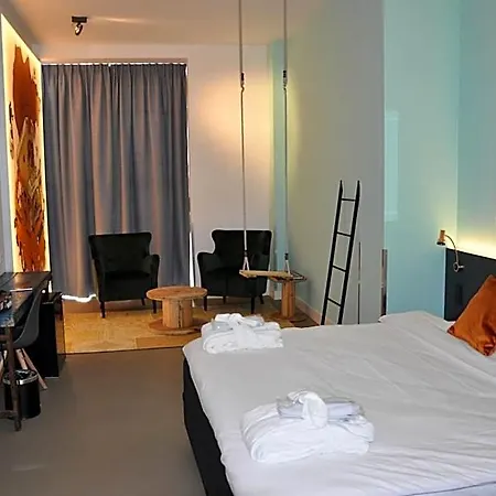 Rauw Aan De Kade 3*
